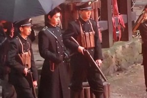 丁禹兮片场救人事件：流量明星打破刻板印象