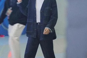 贾玲瘦100斤仍遭体重审判：女性身材焦虑何时休？
