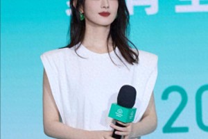 赵丽颖37岁少女穿搭秘诀：甜辣风显瘦又减龄