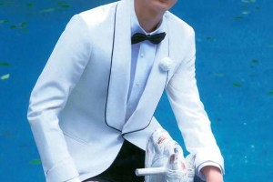 张凌赫《芭莎男士》秘境花园大片：时尚与演技双突破