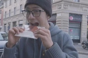 肖战巴塞罗那街头隐身术：顶流的低调穿搭与行程