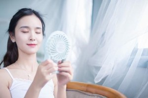 林一与徐瑶的钢琴对决：咖啡厅里的音乐较量