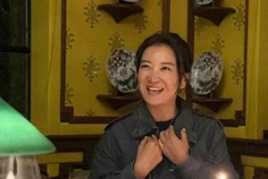 贾玲43岁生日派对惊艳亮相，老钱风造型尽显贵气