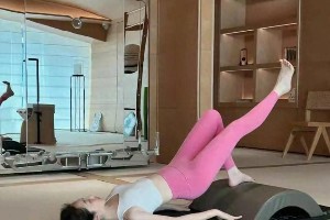 蒋梦婕运动风造型走红 自律身材与自信态度获赞