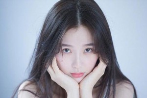 95后女演员虞书欣家境揭秘：富二代身份与演艺事业