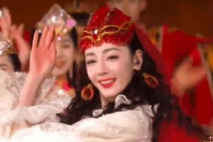 迪丽热巴《九万字》波浪舞视频爆红网络