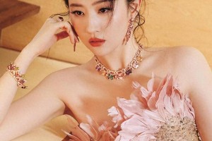 刘亦菲透视花瓣裙造型惊艳，展现多面魅力